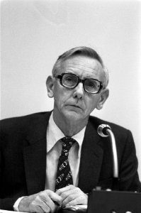 Minister Van der Stoel (PvdA) tijdens de vergadering, Bestanddeelnr 931-8343