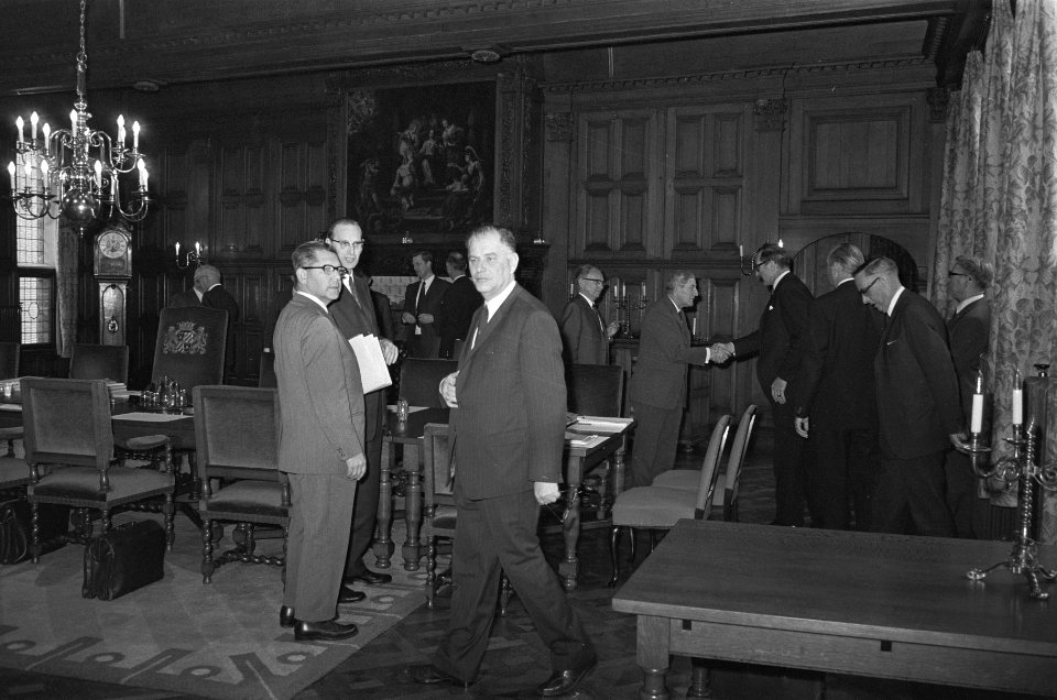 Minister Schut en staatssecretaris Haex spreken met bestuur provincie Groningen , Bestanddeelnr 924-2548