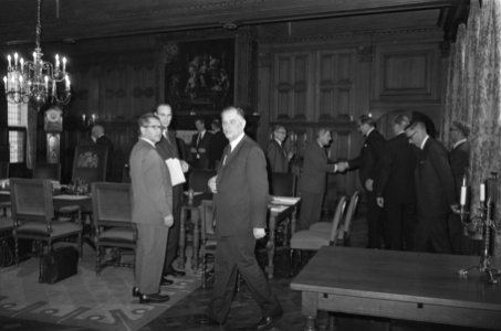 Minister Schut en staatssecretaris Haex spreken met bestuur provincie Groningen , Bestanddeelnr 924-2548