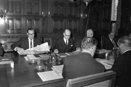 Minister Schut en staatssecretaris Haex spreken met bestuur provincie Groningen , Bestanddeelnr 924-2545