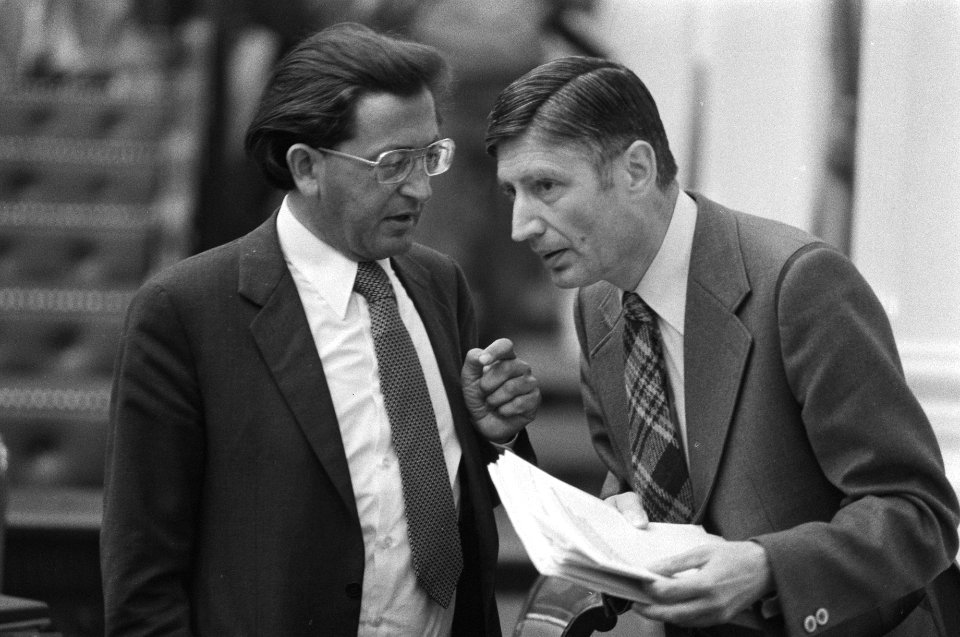Minister Pais (links) en Premier van Agt, Bestanddeelnr 930-4163