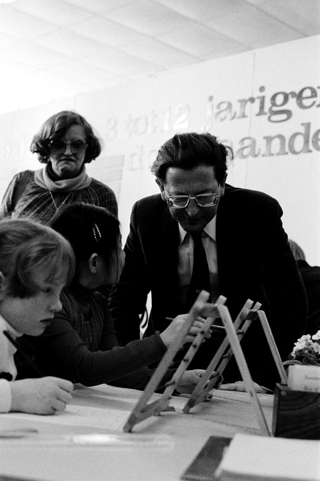 Minister Pais opende in Utrechtse Jaarbeurs de Nationale Onderwijs tent. 1981, tot 15 april duurt,, Bestanddeelnr 931-4222