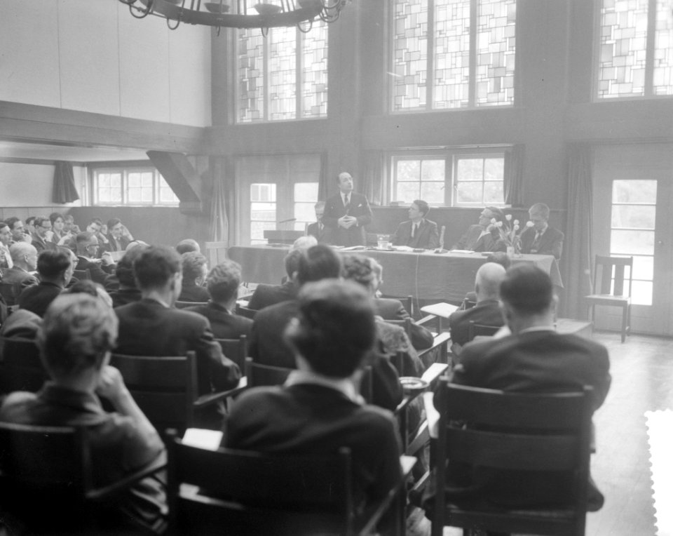 Minister mr J L M Th Cals opent 2 jaarlijkse conferentie van de Nederlandse, Bestanddeelnr 911-1621