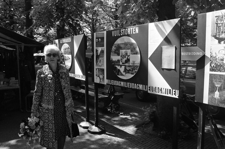 Minister mevrouw I Vorrink opent milieu-markt in Den Haag ivm wereld-milieud, Bestanddeelnr 926-4584
