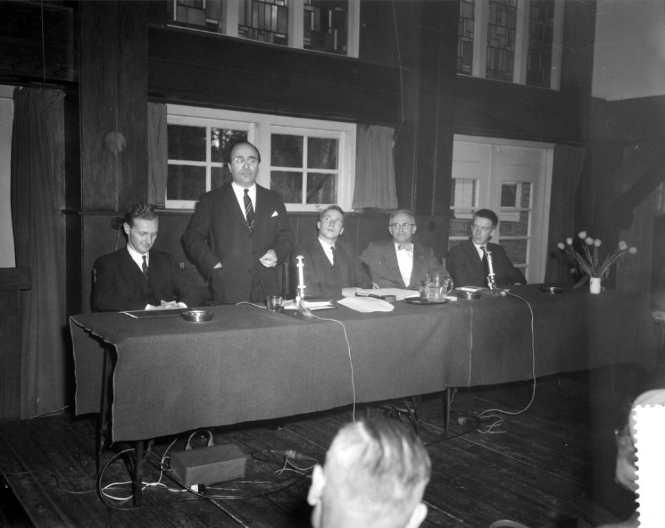 Minister mr J L M Th Cals opent 2 jaarlijkse conferentie van de Nederlandse, Bestanddeelnr 911-1622