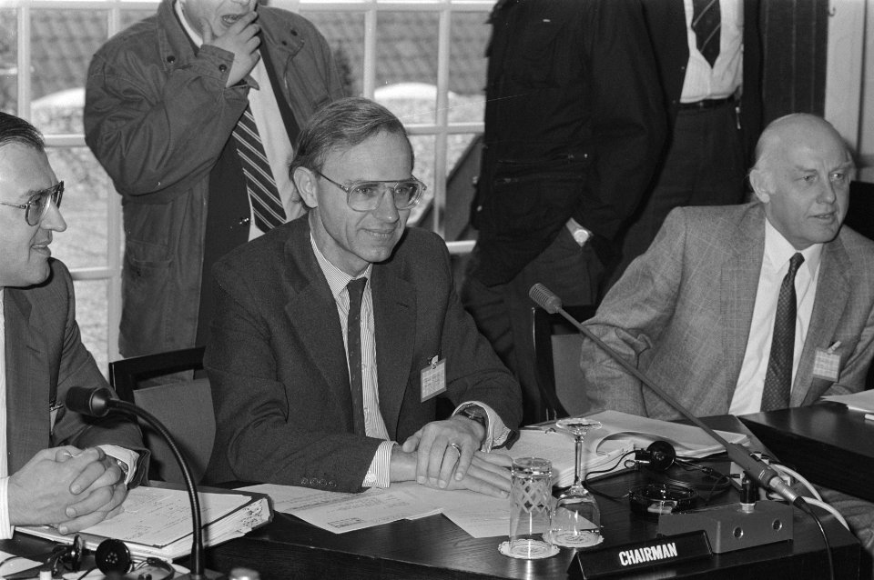 Minister Ruding tijdens vergadering, Bestanddeelnr 933-6170