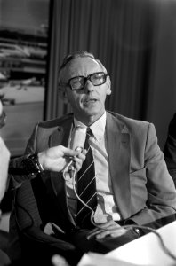 Minister Van der Stoel, Bestanddeelnr 926-9675