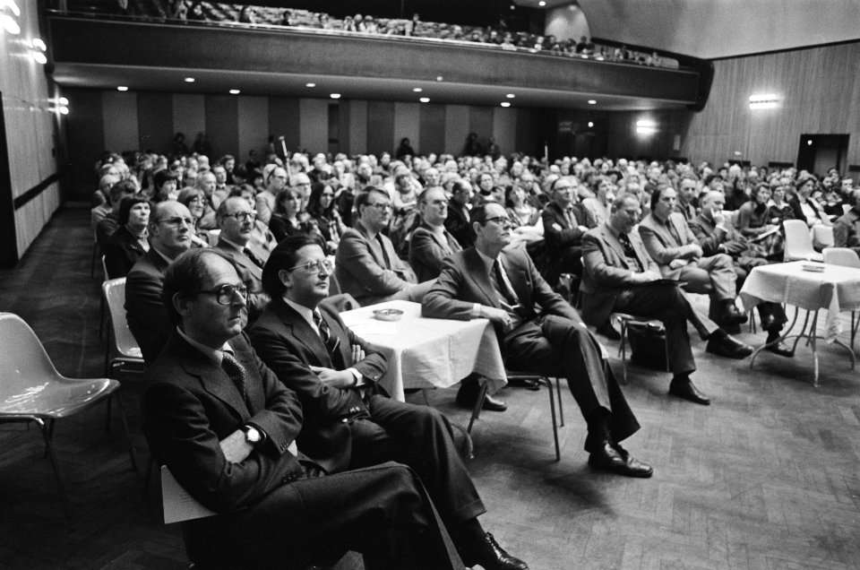 Minister Pais op jaarvergadering leraren levende talen i Krasnapolsky, opdracht , Bestanddeelnr 930-0758