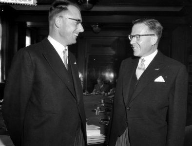 Minister M J M Kan en M Ruppert Raad van Staten leden geinstalleerd, Bestanddeelnr 910-7267