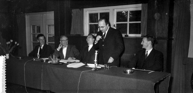 Minister mr J L M Th Cals opent 2 jaarlijkse conferentie van de Nederlandse, Bestanddeelnr 911-1624