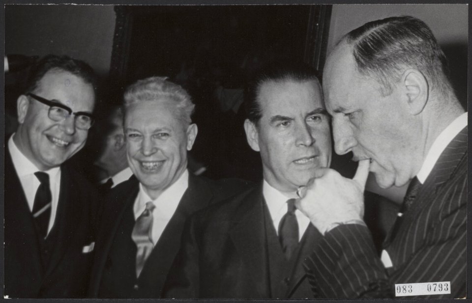 Ministers, conferenties, internationale organisaties, Fayat M.H., Luns, J.A.M.H., Bestanddeelnr 083-0793