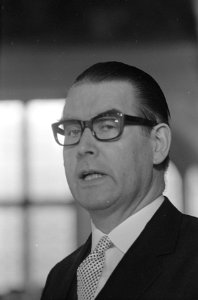 Minister Schroder van West-Duitsland (kop), Bestanddeelnr 920-3053