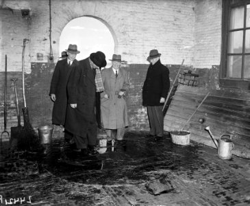 Minister Mansholt inspecteert Friese varen, Bestanddeelnr 934-6716