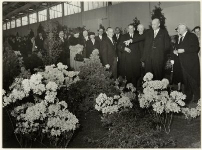 Minister Mansholt bezoekt de FLORA-tentoonstelling