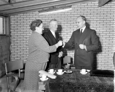 Minister Vondeling opent eerste boerderij van het Argotype in Horssen(Gelderland, Bestanddeelnr 910-0188
