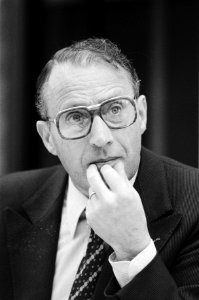 Minister voor Wetenschapsbeleid Ton van Trier, Bestanddeelnr 931-2987