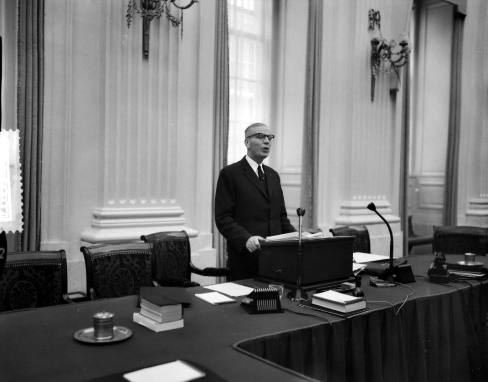 Minister mr A C W Beerman in Tweede Kamer, Bestanddeelnr 910-8344