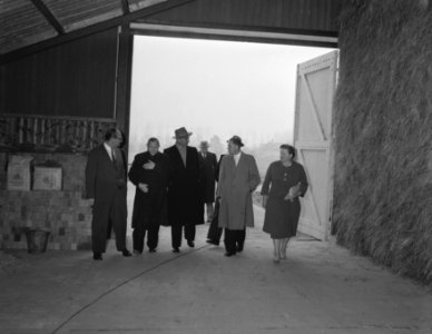 Minister Vondeling opent eerste boerderij van het Argotype in Horssen(Gelderland, Bestanddeelnr 910-0186