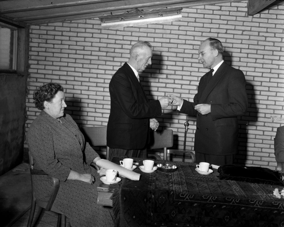 Minister Vondeling opent eerste boerderij van het Argotype in Horssen(Gelderland, Bestanddeelnr 910-0187