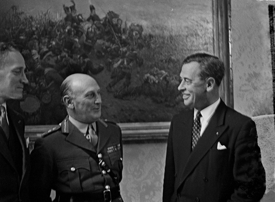 Minister van Oorlog ir SH Visser ontvangt Generaal Sir Dudley Nord, Bestanddeelnr 910-8541