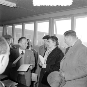 Minister mej. Klompe bezoekt Hongaren te Budel, Bestanddeelnr 934-6095
