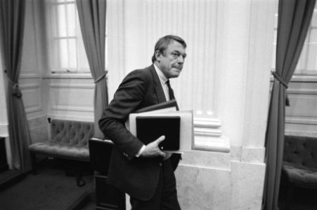 Minister Van Mierlo (D66, Defensie) in de Kamer, Bestanddeelnr 931-7836