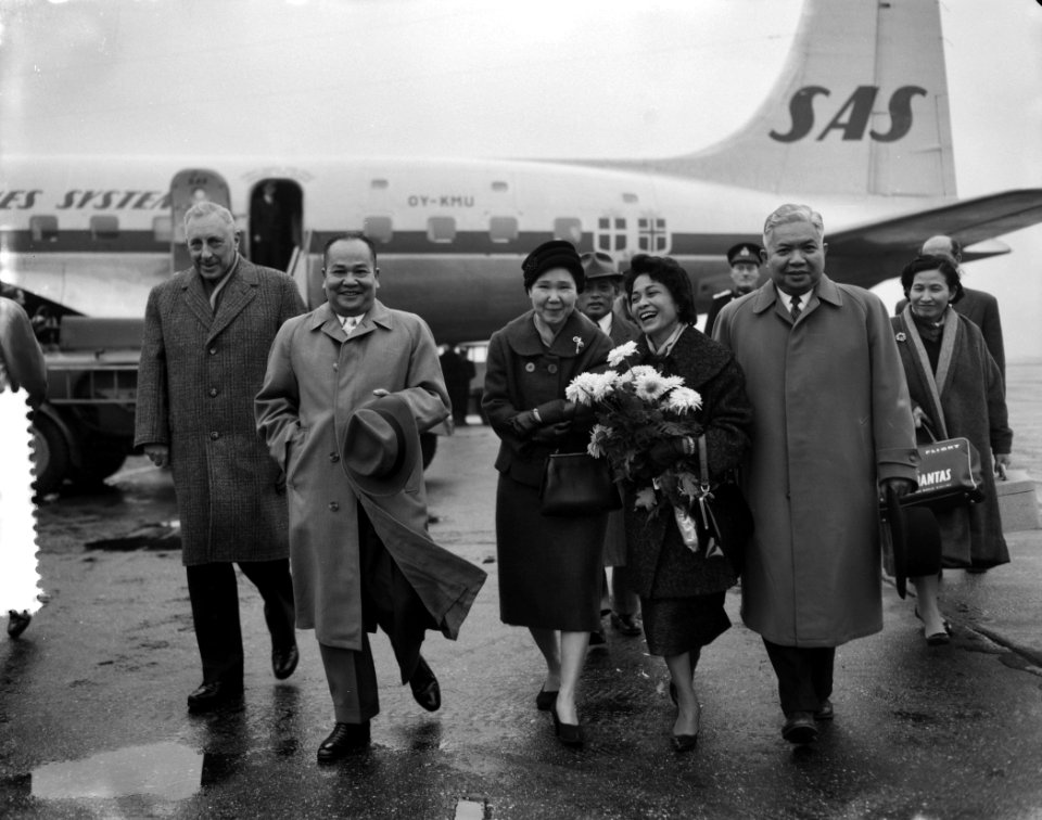 Minister van Landbouw Thailand op Schiphol, Bestanddeelnr 910-8481