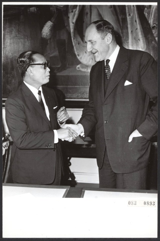 Ministers, internationaal akkoord, Luns, JAMH, Indonesië, Bestanddeelnr 083-0893