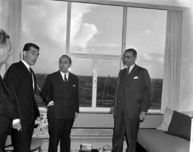 Minister van OK en W Cals, het studentenhuis Casa Academica volledig in gebru, Bestanddeelnr 914-4651