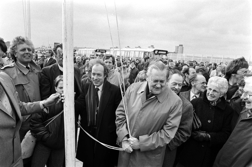 Minister Zeevalking verricht opening van Gaasperdammerweg en de aansluiting op d, Bestanddeelnr 932-0778