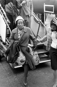 Minister van Volksgezondheid van Trinidad Miss Teshea op Schiphol aagekomen, Bestanddeelnr 915-4990