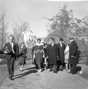 Minister van Landbouw en Visserij mr V G M Marijnen opende in Lisse de Keuke, Bestanddeelnr 914-9746
