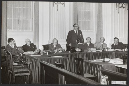Ministers, wederopbouw, vergaderingen, Buskens H.M., Drees W., Kieft J. van der,, Bestanddeelnr 094-0061