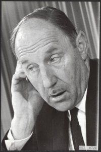 Ministers, portretten, Luns, JAMH, Bestanddeelnr 083-0720