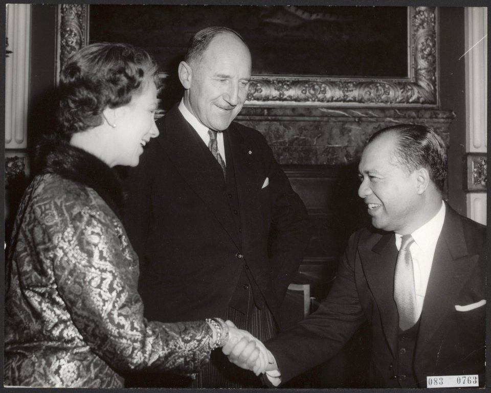 Ministers, recepties, jaarwisselingen, Luns, J.A.M.H., Luns-Barones van Heemstra, Bestanddeelnr 083-0763