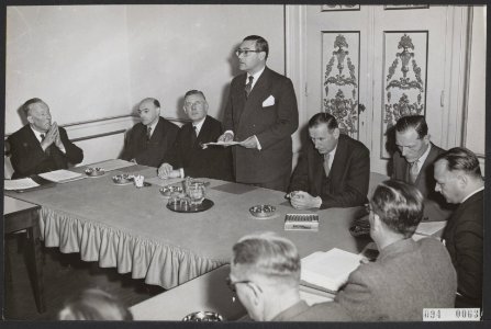 Ministers, wederopbouw, vergaderingen, Buskens H.M., Drees W., Kieft J. van der,, Bestanddeelnr 094-0063
