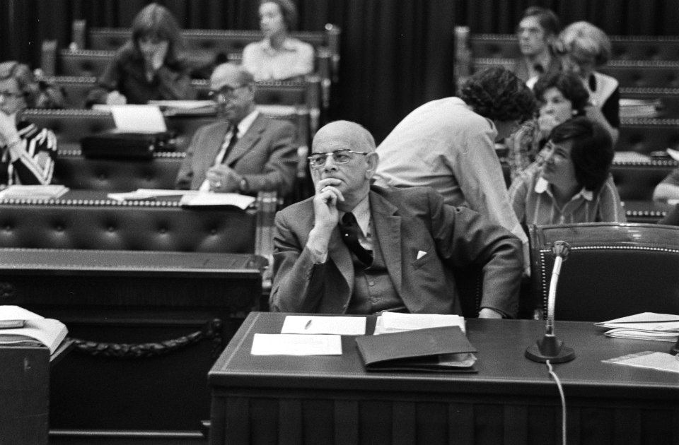 Ministers antwoorden in verband met emanciepatiebeleid in Tweede Kamer , ministe, Bestanddeelnr 928-6552