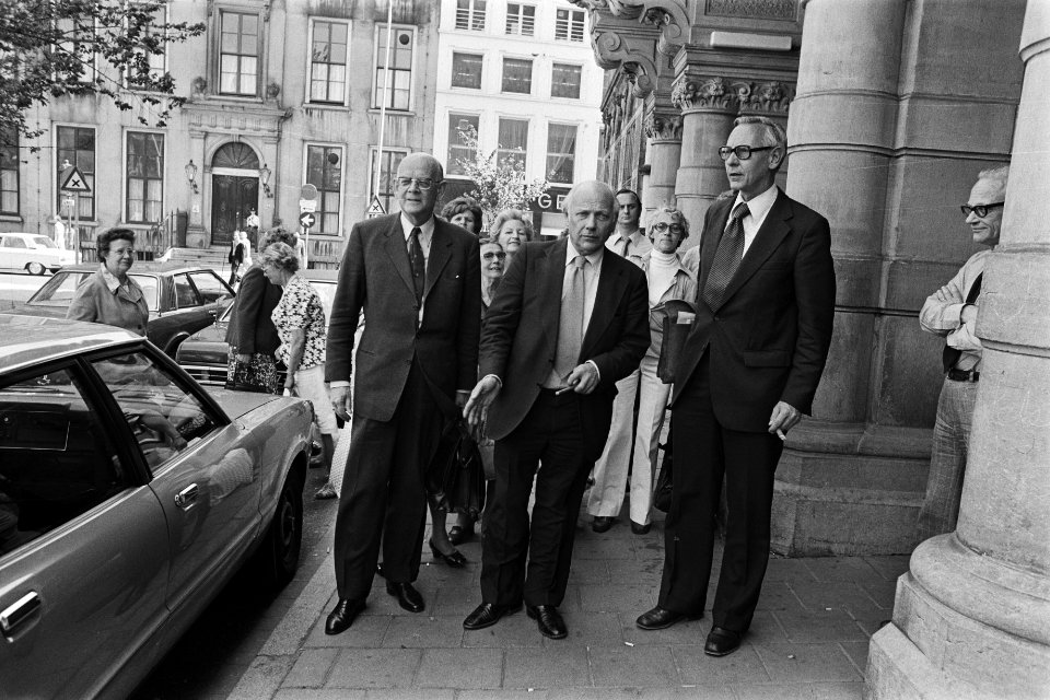 Ministerie van Justitie in verband met gijzelingen v.l.n.r. minister De Gaay Fo, Bestanddeelnr 929-1967