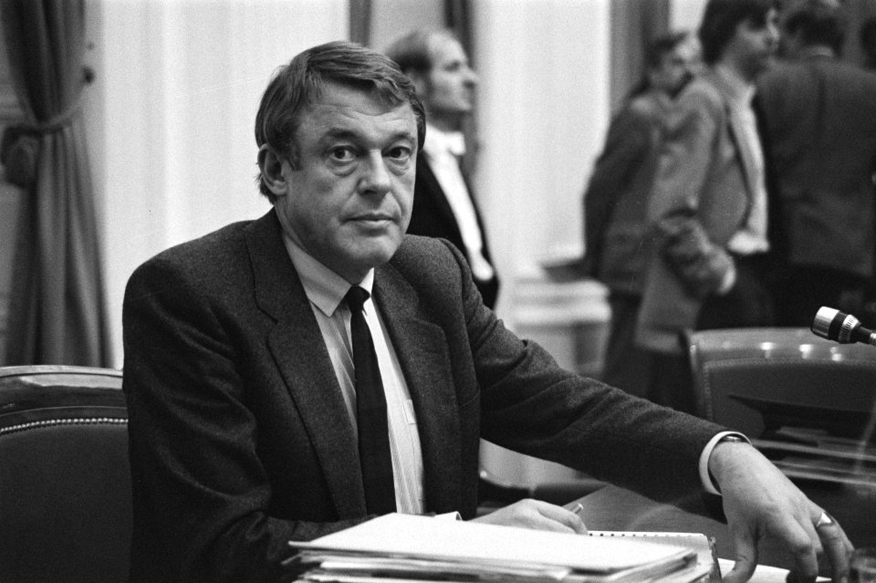 Minister Van Mierlo (D66, Defensie) in de Kamer, Bestanddeelnr 931-7837