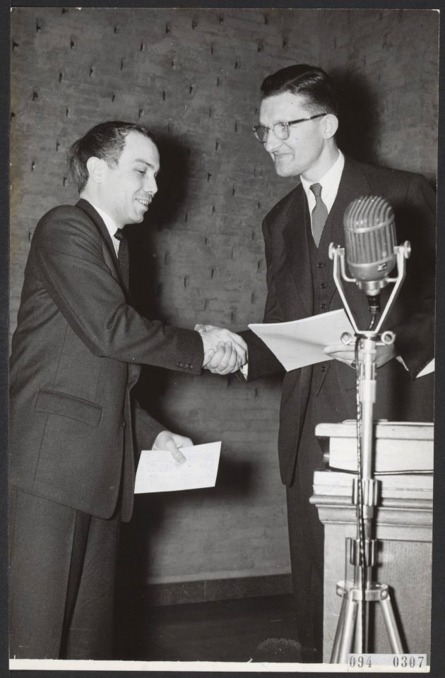 MINISTERIES, auteurs, prijsuitreikingen, Holmes J.S., Straat E., Bestanddeelnr 094-0307