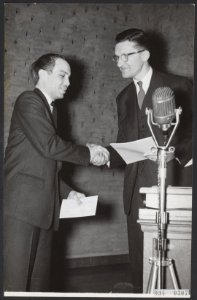 MINISTERIES, auteurs, prijsuitreikingen, Holmes J.S., Straat E., Bestanddeelnr 094-0307