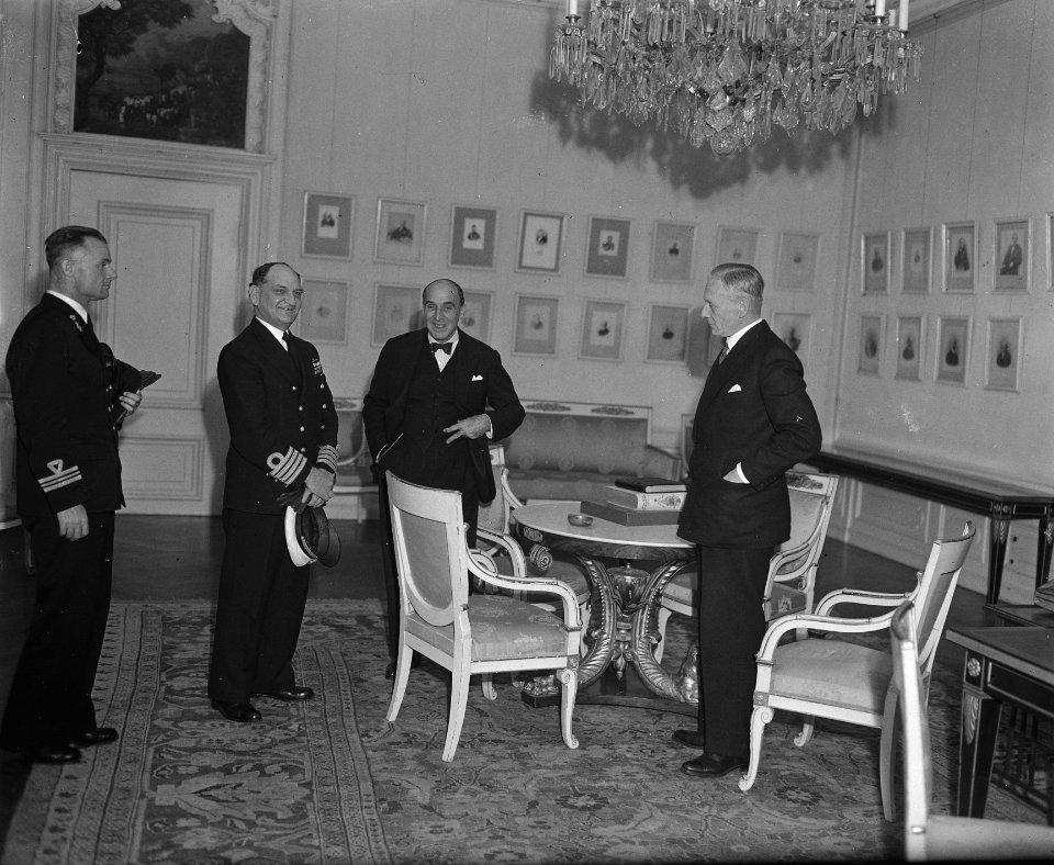 Minister van Marine J.J.A. van Schagen ontvangt de commandant van het Braziliaa…, Bestanddeelnr 902-4365