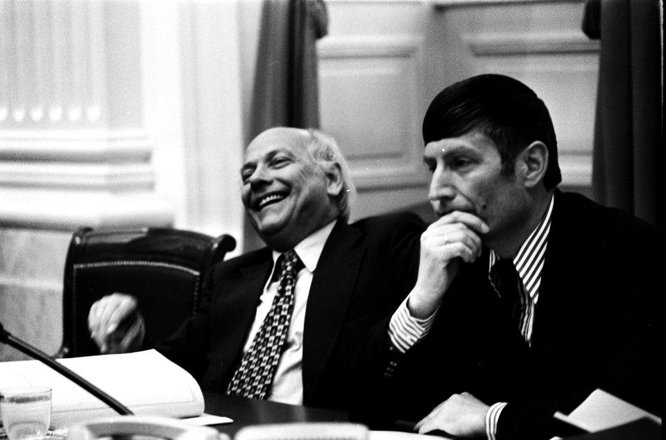 Minister-president Den Uyl en minister van Justitie Van Agt (rechts), Bestanddeelnr 927-9677