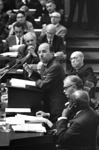 Minister-president Cals aan het woord tijdens het antwoord van de regering, Bestanddeelnr 918-4272