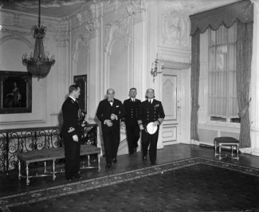 Minister van Marine J.J.A. van Schagen ontvangt de commandant van het Braziliaa…, Bestanddeelnr 902-4364