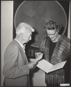 Ministers, prijsuitreikingen, kunstenaars, Klompe MwMaM, Bestanddeelnr 093-0043