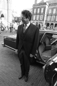 Minister Van Thijn bij aankomst op het Binnenhof, Bestanddeelnr 931-6808