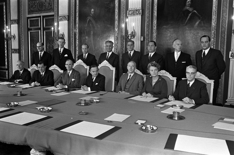 Ministerraad bijeen in de Treveszaal Den Haag, Bestanddeelnr 920-2142