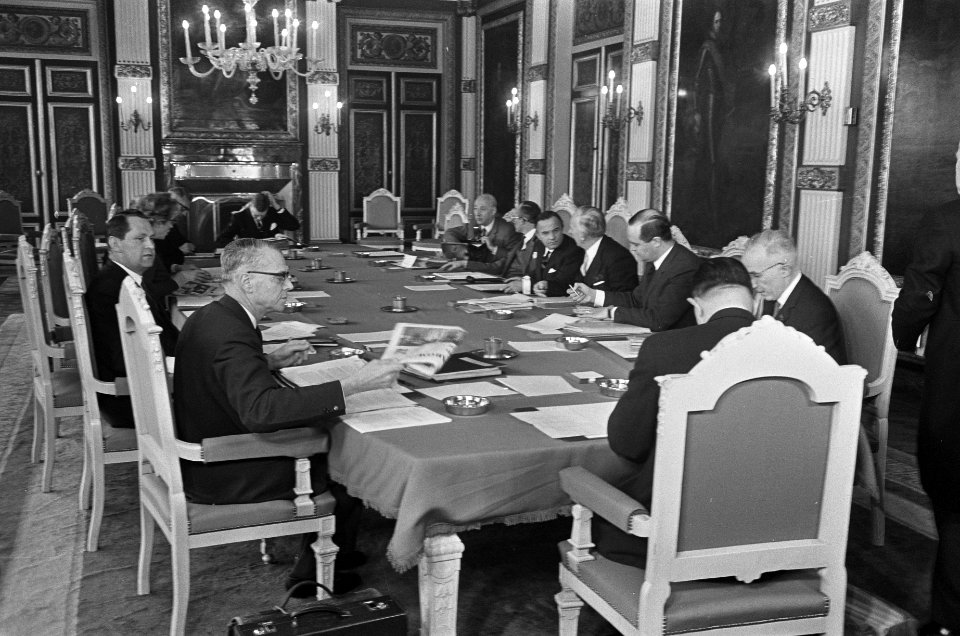 Ministerraad bijeen in de Treveszaal Den Haag, Bestanddeelnr 920-2143