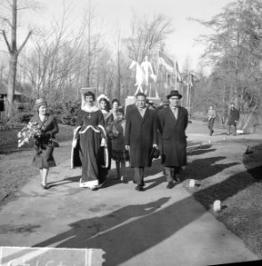 Minister van Landbouw en Visserij mr V G M Marijnen opende in Lisse de Keuke, Bestanddeelnr 914-9743